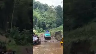 Belalang Tempur Jeep Adventure off-road kemuning