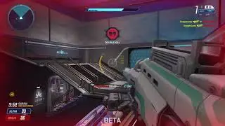 The SMG being the best weapon in Splitgate