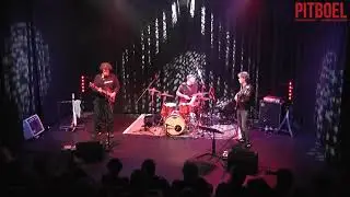 Finger On The Trigger - Jerome Cardynaals, Wladimir Geels, Bart Oostindie