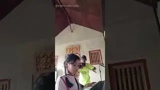 Les piano biola Bali