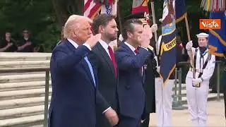 Trump fa il saluto militare al Milite Ignoto del cimitero di Arlington