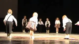 Margrietiņa dejo 06.12.2013 (mazie bērni 2)