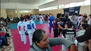 Intercambio de combate de taekwondo ( escuela warriors )