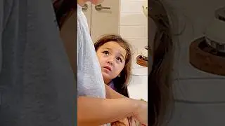 Я просто играюсь с этой едой, Джетт!! 🙄