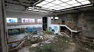 Exploring Huge Abandoned College Left To Decay