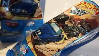 Unboxing Hot Wheels Mystery Models Serie 2 VW Beetle + Corvette Stingray