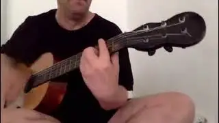 Herbert Drehtvoll improvisiert Fabio Frizzi (Paura / L'Aldila) auf der Gitarre
