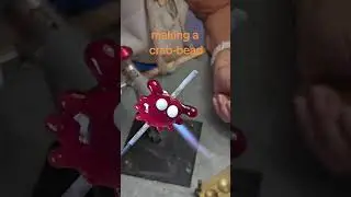 THE MAKING OF A LAMPWORK CRAB-BEAD