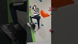 warm up on the blue #bouldering #indooractivities #climbing #climbinggym #270bouldering #270 #climb