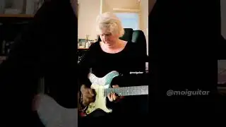 GRANDMA PLAYING GUITAR #moiguitar #grannyguitar #guitar #guitarmusic