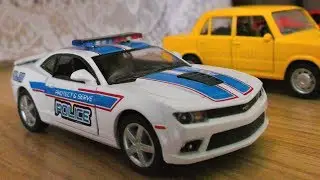 Toy Cars For Kids Go Around Obstacles