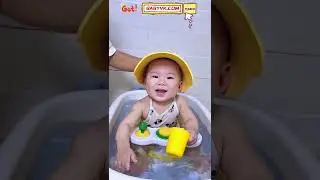 Hate when shampoo gets in baby&rsquo;s eyes? This Baby Shampoo Cap is the fix! #Babybath