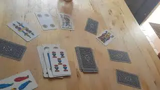 Gioco di carte solitario a circonferenza.