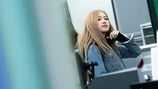 Ros&eacute; With Fan 😘 So Cute / At Airport Today After Concert In Hongkong ///