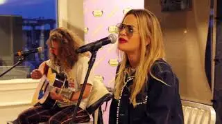 Rita Ora - Lonely Together (Acoustic Performance)