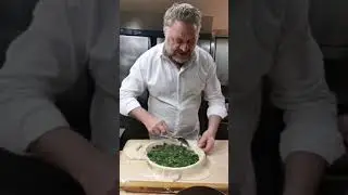 pizza di scarole, focaccia, focaccia con insalata di scarole, insalata di carciofi e palamita