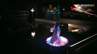全场都看不起女主的礼服，谁知关灯后惊艳全场，掌声雷动！ | 中国电视剧 Chinesedrama