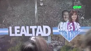LEALES DE CORAZON  La Militancia se reunió frente a la casa de CFK.  Dia de la Lealtad