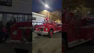 Santa arriving in downtown Newnan and lighting of the tree