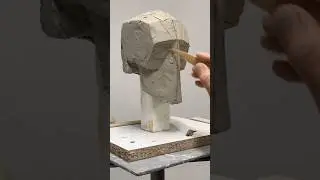 Process of working on a demo skull for regular classes at @ivanpidhainyisculpturestudio #sculptor