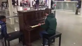 Tommyinnit plays MEGALOVANIA piano