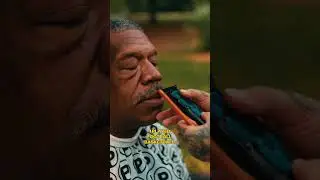 62-летнему мужчине сделали БЕСПЛАТНУЮ стрижку на улице 😳💈