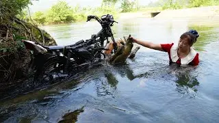 Girl Restores Abandoned 150cc Motorbike Swept Away By Flood - Revives Flooded Motorbike Engine.
