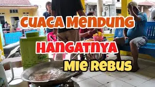 Hangatnya Mie Rebus