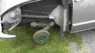 CITROEN DS on three wheels.