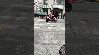 小怪手挖水溝