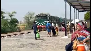 38down fread Express entring to karor PCa railway station