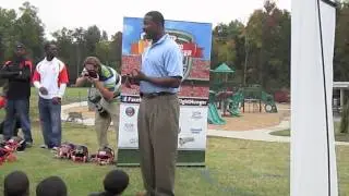 AYF & Kraft Huddle to Fight Hunger w/ NFL WR  Muhsin Muhammad