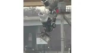 Un camión queda colgando de un puente tras un accidente y así se vivió desde dentro de la cabina
