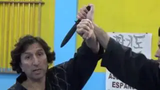 PROTEGERSE DE UN ATAQUE DE CUCHILLO DE ARRIBA HACIA A ABAJO, 2ª PROYECCIÓN, HAPKIDO 2016