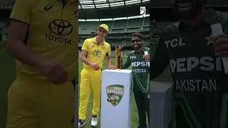 Pat Cummins and Mohammad Rizwan hold hands after the toss 👬 🤣 #foxcricket #ausvpak