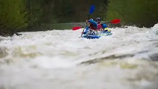 Copyright Free extreme sport cool river rafting turbulent flow overcoming difficulties hqgkwddse  D