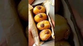 Indulging in Nutella-filled bombolonis feels like experiencing a sweet dream brought to life💭🍩