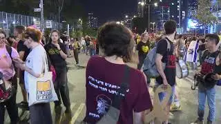 Hostages families and anti-government protesters rally at Begin Gate