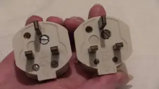 Plugs : Older-style MK 13A plugs (White and Brown)
