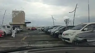 Tempat parkir solo paragon