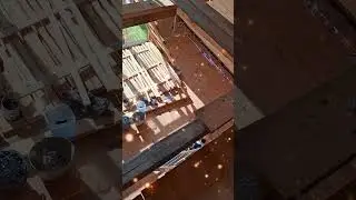 The dog watches the fastening of the imitation bar (Собака наблюдает за креплением имитации бруса)