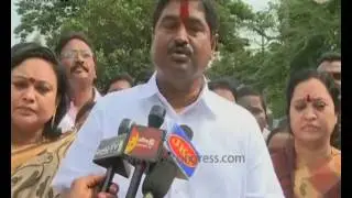 Srikakulam :YSRCP Leader Dharmama speaks on response in public about Gadapa Gadapaku YSR