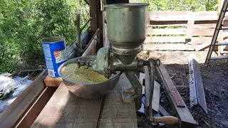 Survivalism...Porkert 150 Grinding crack corn into chicken feed,homemade chicken feeder
