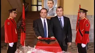 1 KJO SHQYPNI  KA LINDUN BURRA  KËNDUAR  NGA RAPSODI POPULLOR YMER TOÇI