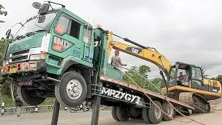 Fuso Self Loader Truck Moving Excavator CAT 320D
