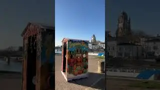 &Agrave; Saintes, les d&eacute;corations de No&euml;l au pied de Germanicus.