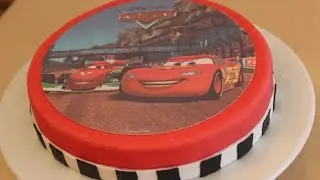 Geburtstagstorte: einfache und schnelle Cars-Torte mit Motivaufleger für Einsteiger / Sallys Welt