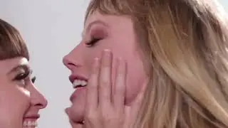 Lesbian kissing-Riley Reid and Ivy Wolfe