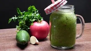 DIY DETOX DRINK WITH CUCUMBER APPLE PARSLEY AND GINGER