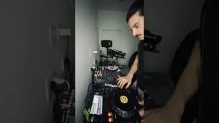 10 min of groove - 3 Decks and 1 Vinyl 